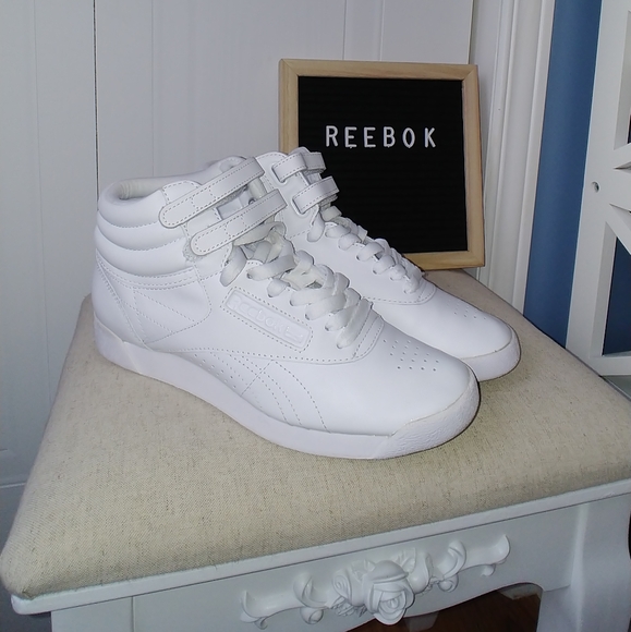 Reebok Shoes - REEBOK Classic Women 7 US